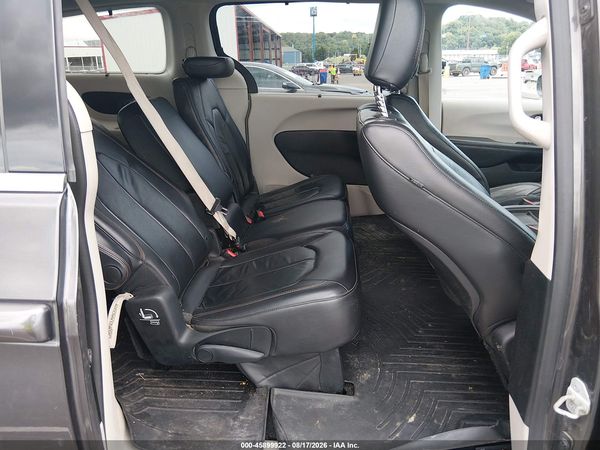 2017 CHRYSLER PACIFICA TOURING-L — I8
