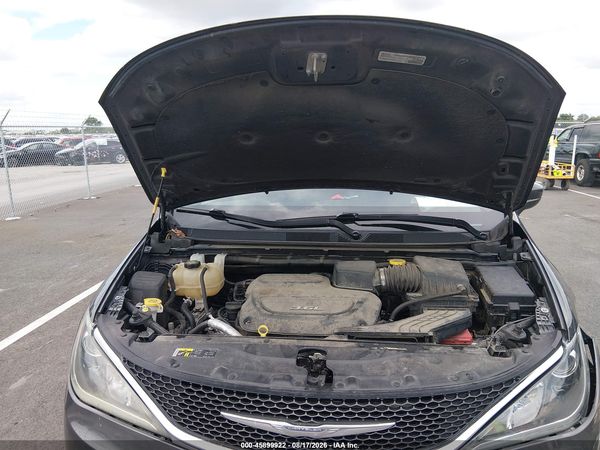 2017 CHRYSLER PACIFICA TOURING-L — I10