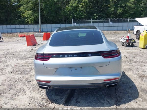 2017 PORSCHE PANAMERA 4