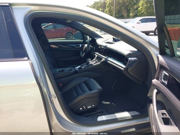 2017 PORSCHE PANAMERA 4
