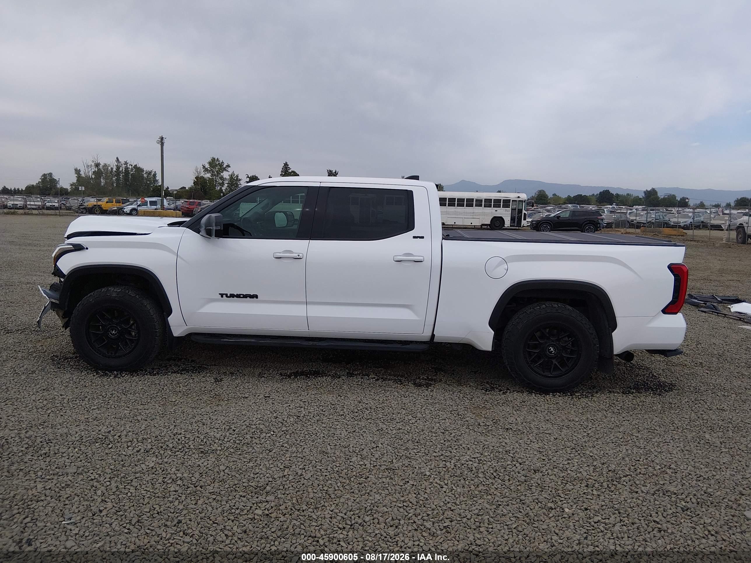 2022 TOYOTA TUNDRA SR5