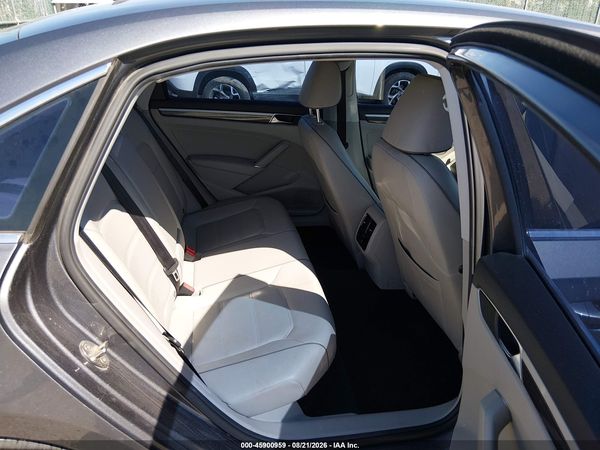 2018 VOLKSWAGEN PASSAT 2.0T SE — I8