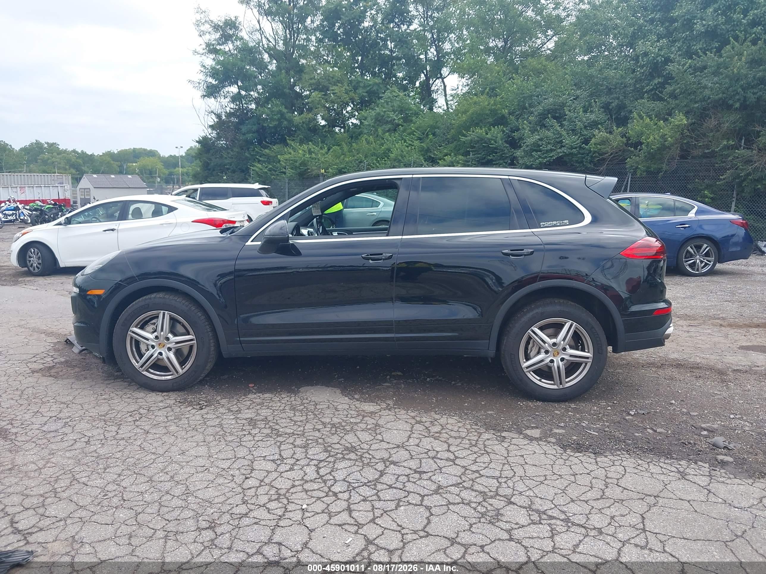 2017 PORSCHE CAYENNE S