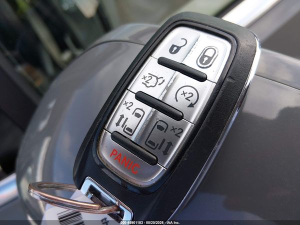 2022 CHRYSLER PACIFICA TOURING L — I11