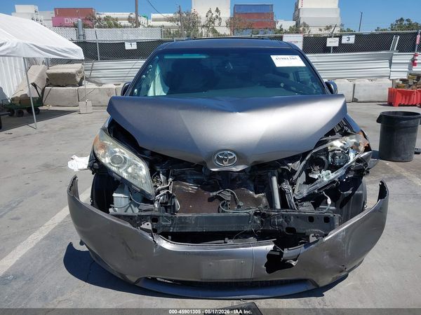 2015 TOYOTA SIENNA LE 8 PASSENGER