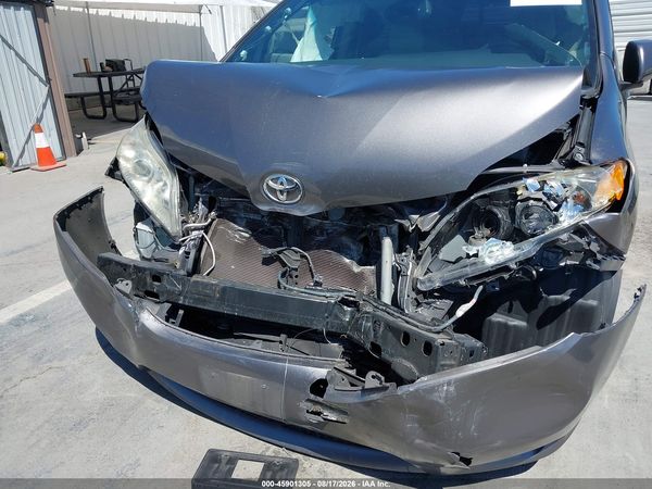 2015 TOYOTA SIENNA LE 8 PASSENGER