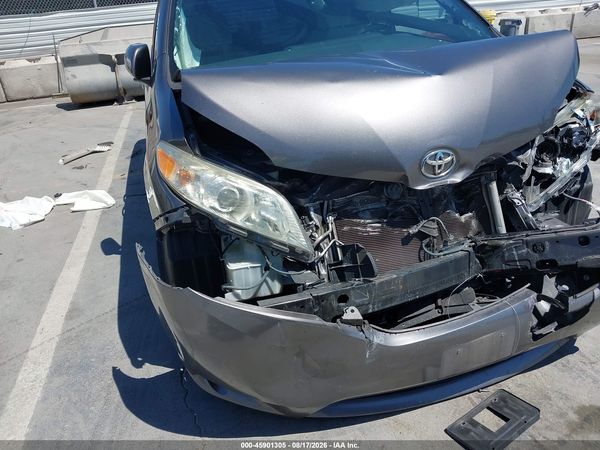 2015 TOYOTA SIENNA LE 8 PASSENGER