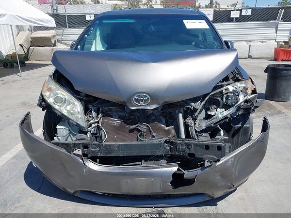 2015 TOYOTA SIENNA LE 8 PASSENGER