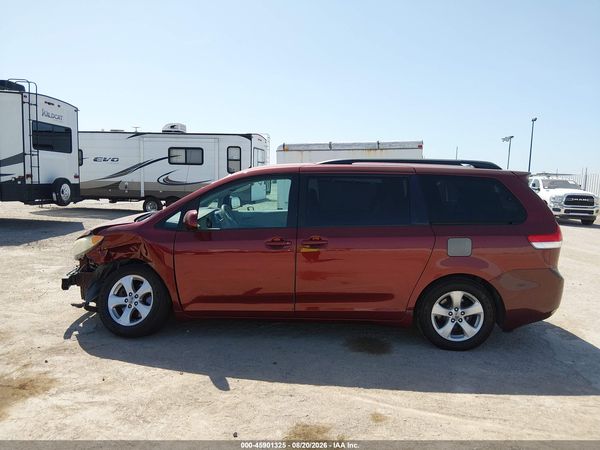 2014 TOYOTA SIENNA