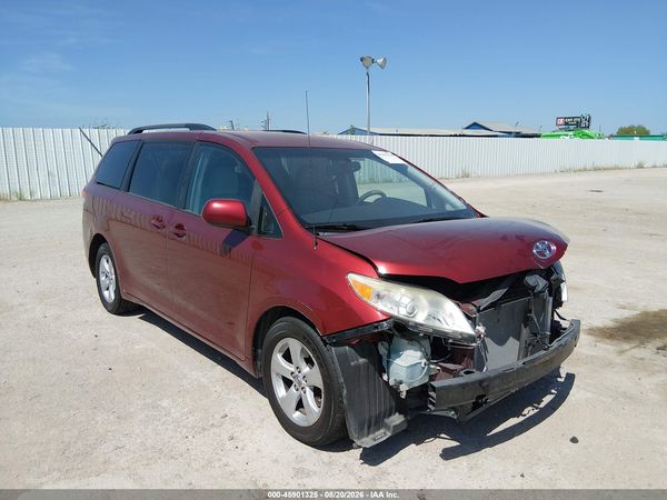 2014 TOYOTA SIENNA LE V6 8 PASSENGER