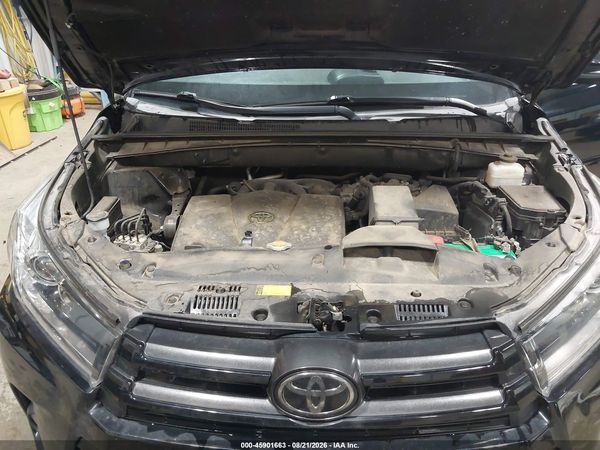 2017 TOYOTA HIGHLANDER SE
