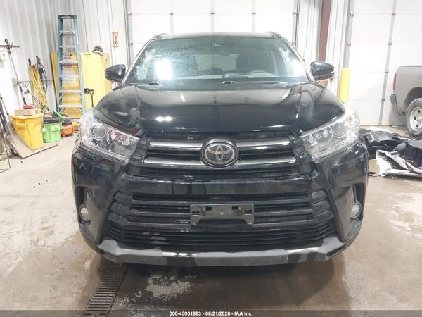2017 TOYOTA HIGHLANDER SE