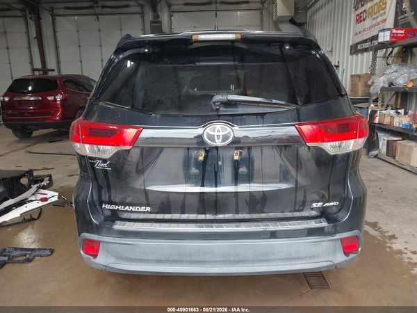 2017 TOYOTA HIGHLANDER SE