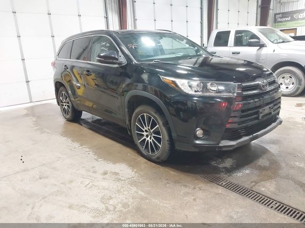 2017 TOYOTA HIGHLANDER SE