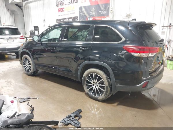 2017 TOYOTA HIGHLANDER SE