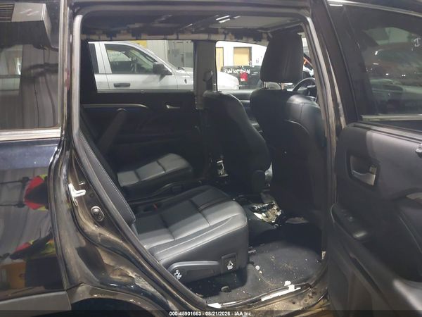 2017 TOYOTA HIGHLANDER SE