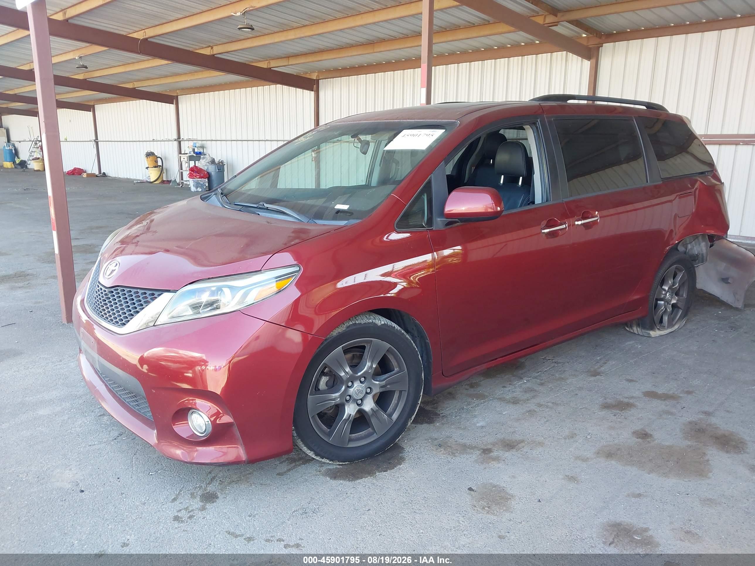 2017 TOYOTA SIENNA SE 8 PASSENGER — I2