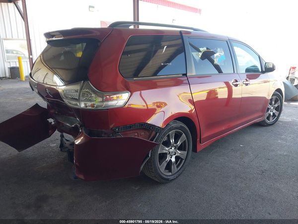 2017 TOYOTA SIENNA SE 8 PASSENGER — I4