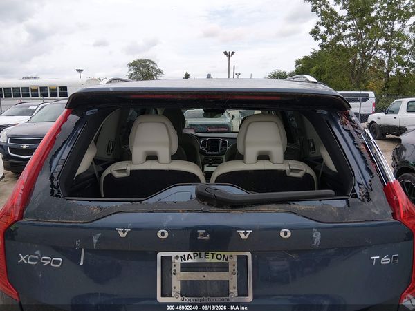 2022 VOLVO XC90