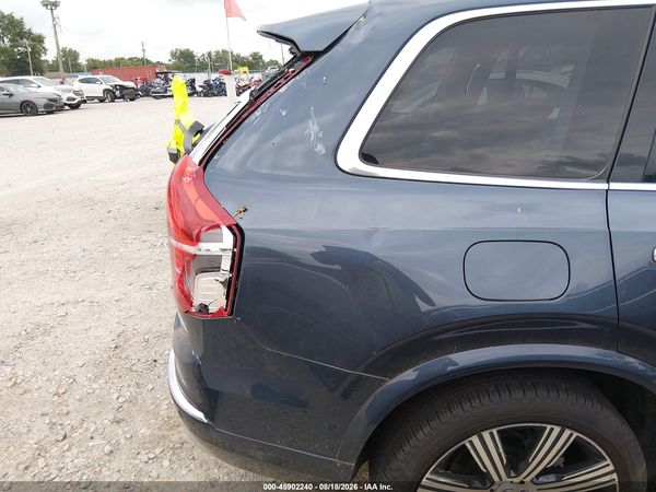 2022 VOLVO XC90
