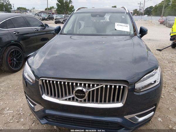 2022 VOLVO XC90