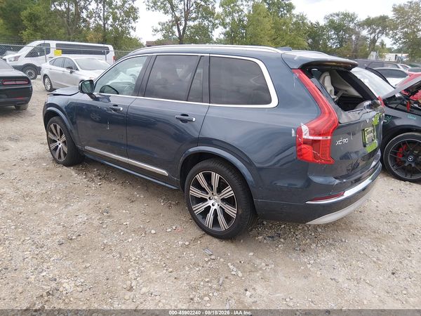 2022 VOLVO XC90