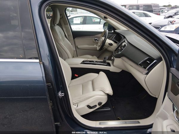 2022 VOLVO XC90