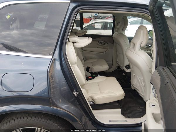 2022 VOLVO XC90
