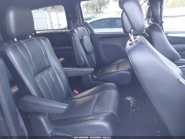 2015 DODGE GRAND CARAVAN R/T — I8