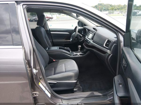 2019 TOYOTA HIGHLANDER LE