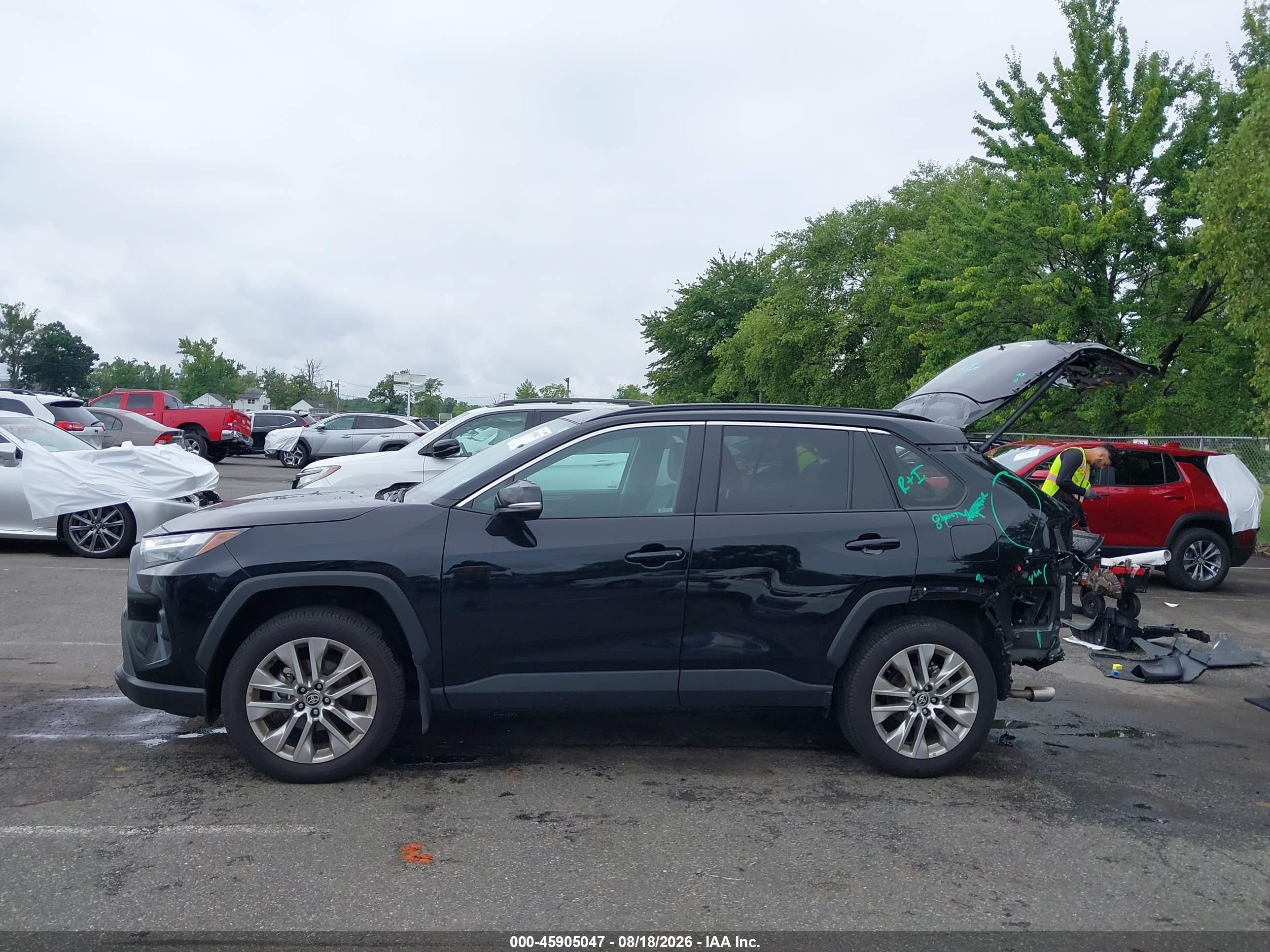 2025 TOYOTA RAV4 XLE PREMIUM