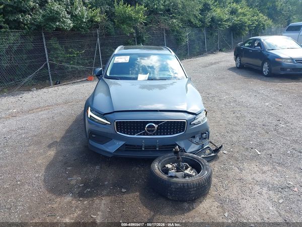 2023 VOLVO V60 CROSS COUNTRY B5 PLUS