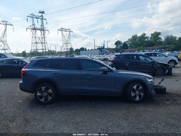 2023 VOLVO V60 CROSS COUNTRY B5 PLUS