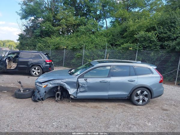 2023 VOLVO V60 CROSS COUNTRY B5 PLUS