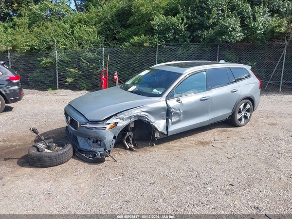 2023 VOLVO V60 CROSS COUNTRY B5 PLUS