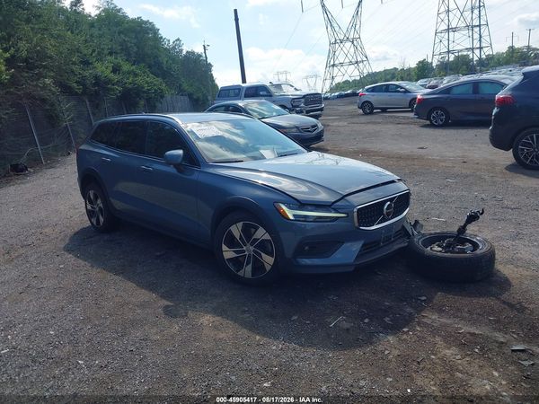 2023 VOLVO V60 CROSS COUNTRY B5 PLUS