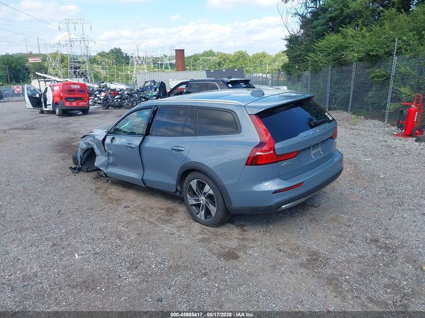 2023 VOLVO V60 CROSS COUNTRY B5 PLUS