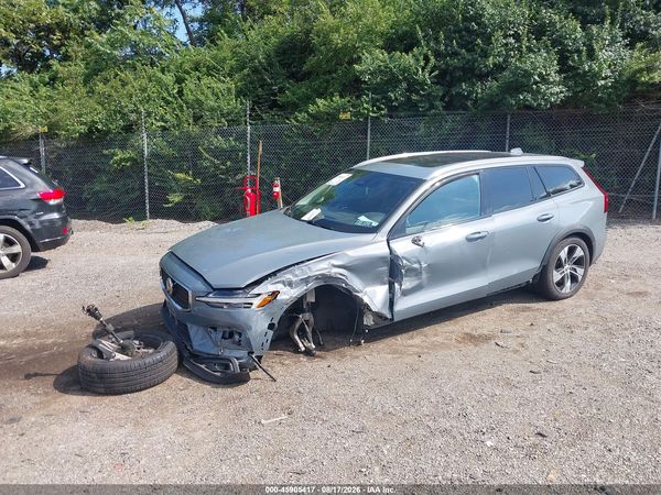2023 VOLVO V60 CROSS COUNTRY B5 PLUS