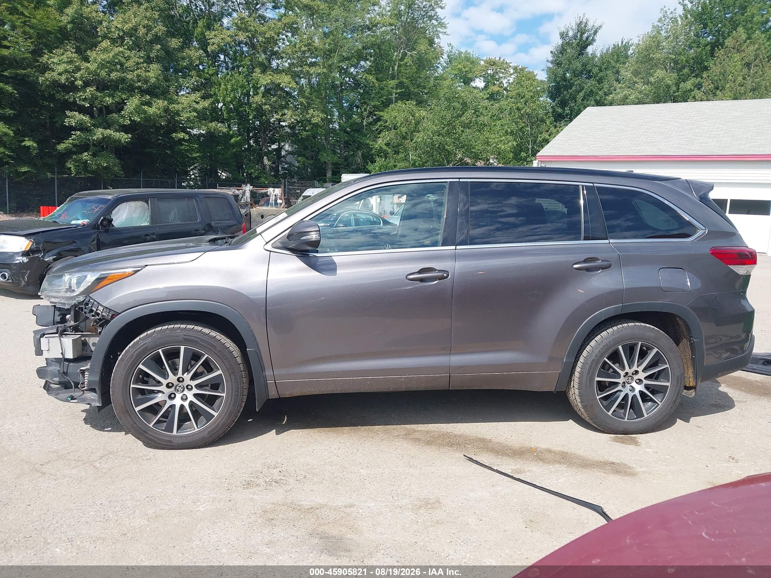 2018 TOYOTA HIGHLANDER SE