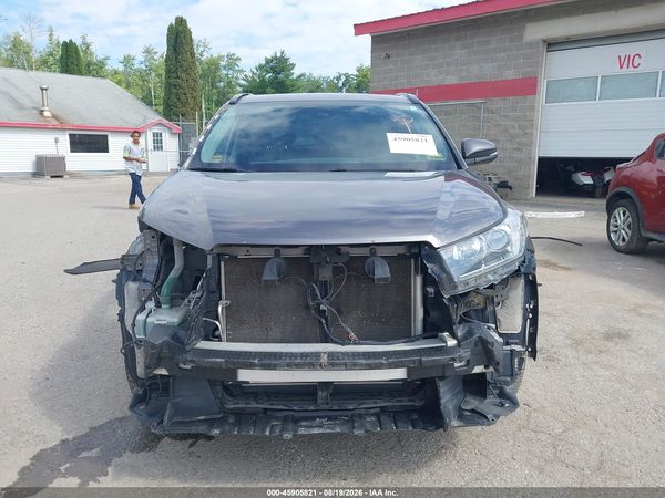 2018 TOYOTA HIGHLANDER SE