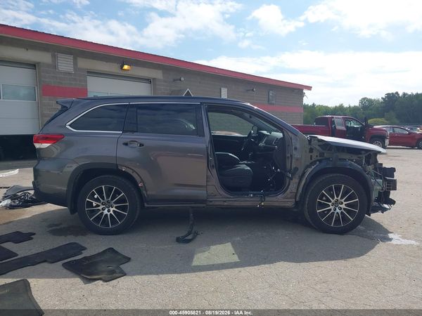 2018 TOYOTA HIGHLANDER SE