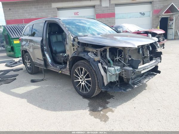 2018 TOYOTA HIGHLANDER SE