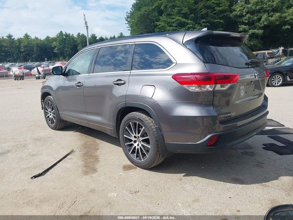 2018 TOYOTA HIGHLANDER SE