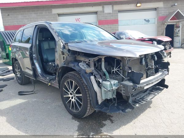 2018 TOYOTA HIGHLANDER SE