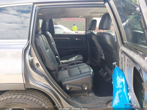 2018 TOYOTA HIGHLANDER SE