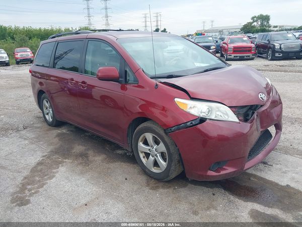 2014 TOYOTA SIENNA LE V6 8 PASSENGER — I1