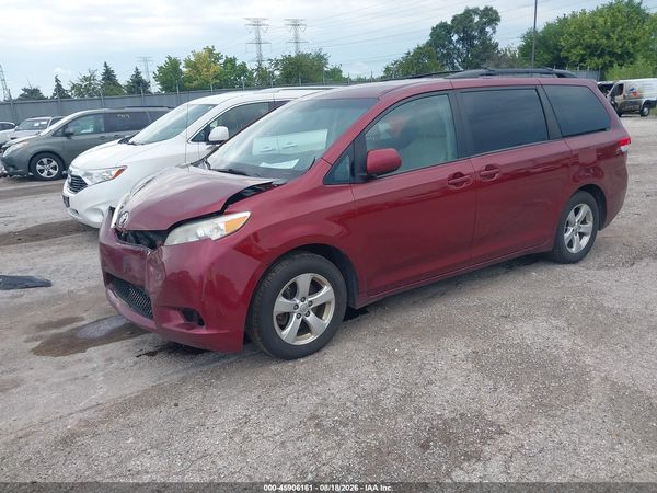 2014 TOYOTA SIENNA — I2