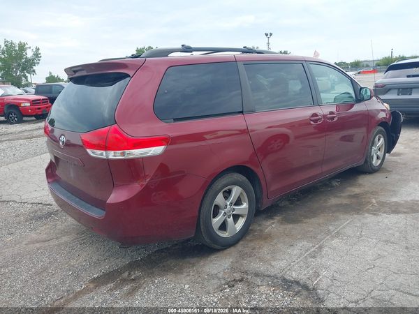 2014 TOYOTA SIENNA LE V6 8 PASSENGER — I4
