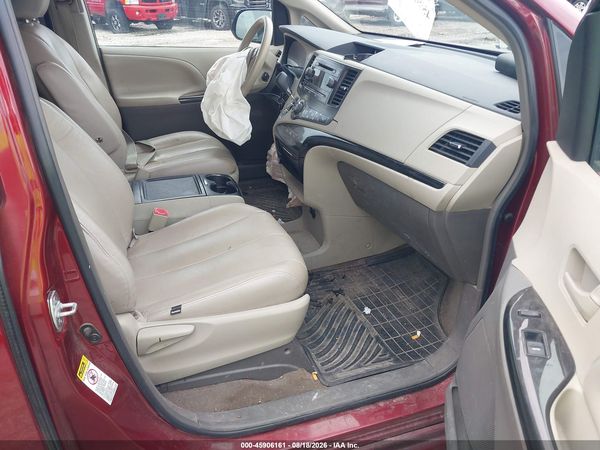 2014 TOYOTA SIENNA LE V6 8 PASSENGER — I5