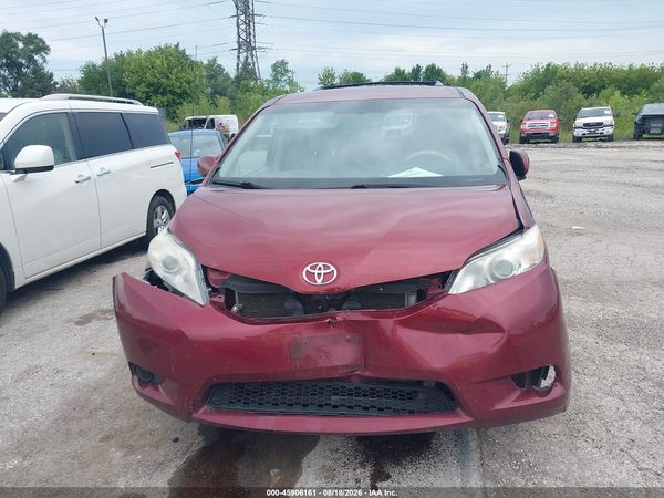 2014 TOYOTA SIENNA LE V6 8 PASSENGER — I115